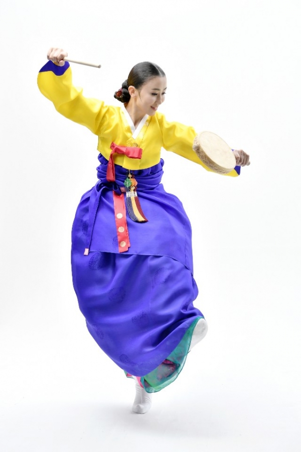 무용가 박윤미 교방굿거리춤 한 장면