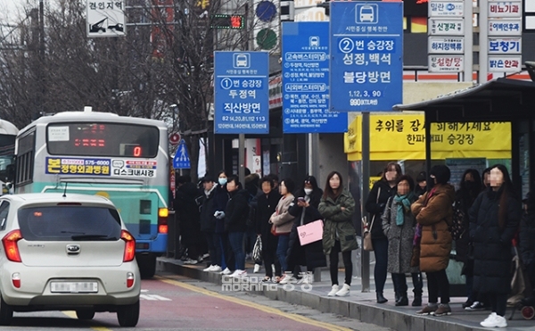 시민들이 택시 파업에 출근길 불편을 겪었다.