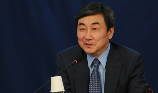 자유한국당 홍준표 전 대표의 저격수로 등장한 더불어민주당 이종걸 의원