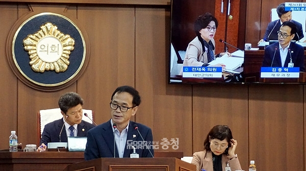 김종혁 재무과장은 15일 오전 제263회 태안군의회 임시회 2020년도 업무구상보고에 출석해 ‘군민 행복 중심의 공공청사 조성’ 계획을 보고했다.