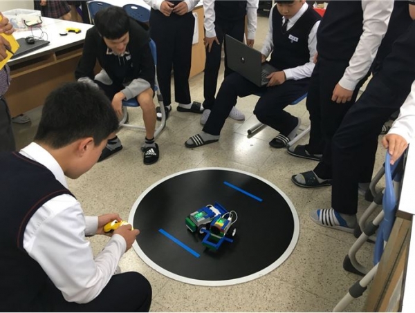 지난해 SW교육 선도학교인 대전구봉중에서 학생들이 SW 교내 대회에 참가해 경쟁을 펼치고 있다.(굿모닝충청 권성하 기자)