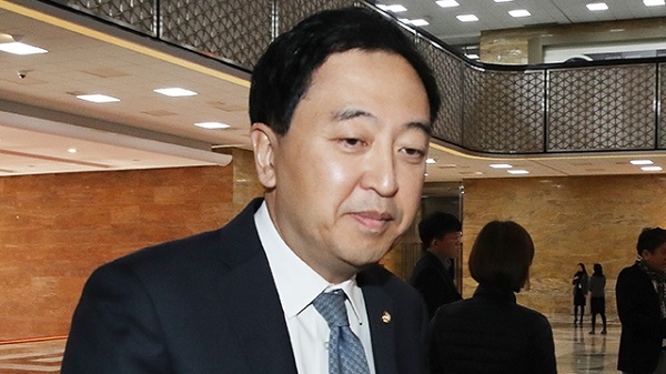 〈송요훈 MBC 기자는 3일 더불어민주당 금태섭 전 의원이 자신의 '소신론'을 굽히지 않고 있는 것에 대해 