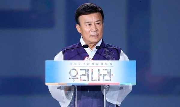 열림민주당 최강욱 의원은 17일 미래통합당과 수구언론 등이 김원웅 광복회장을 비난하고 나선 데 대해 