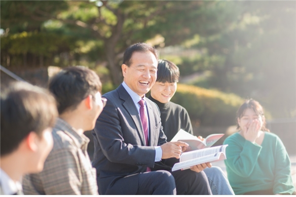 '세상을 섬기며 시대와 소통하는' 한국침례신학대학교가 오는 1월7일부터 11일까지 2021학년도 대입 정시모집을 실시한다.(굿모닝충청 권성하 기자)