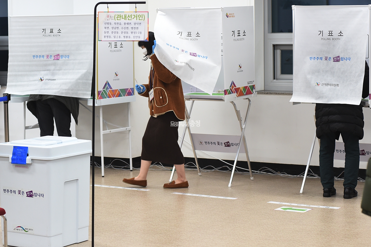 4일 20대 대선 사전투표가 일제히 실시됐다. 천안시 동남구 봉명동 사전투표소(사진=채원상 기자)