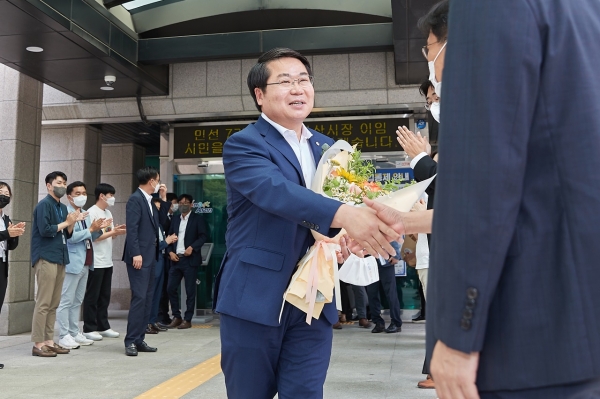 오세현 아산시장이 28일 아산시청 시민홀에서 이임식을 갖고 민선 7기 4년 간의 여정을 마무리했다. (사진=아산시 제공)