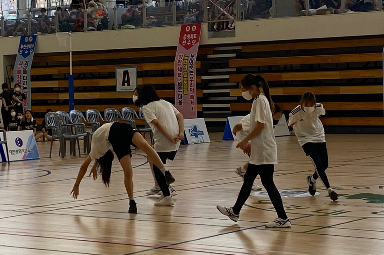 제15회 전국학교스포츠클럽 넷볼 축전에서 열린 댄스 대회에서 공연을 하고 있는 학생들/굿모닝충청 김지현 기자