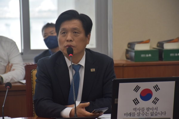 더불어민주당 조승래 의원이 지난 23일 윤경림 KT 대표이사 후보 사의 표명과 관련 