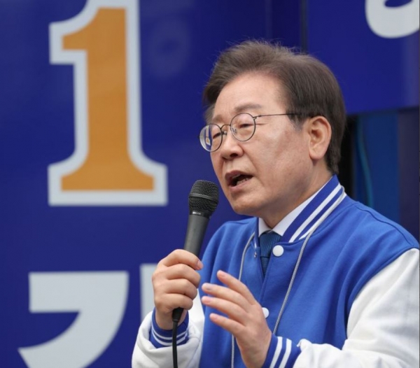 더불어민주당 이재명 대표가 28일 서울 용산역 광장에서 열린 총선 출정식에서 발언하고 있다(사진=민주당 제공)