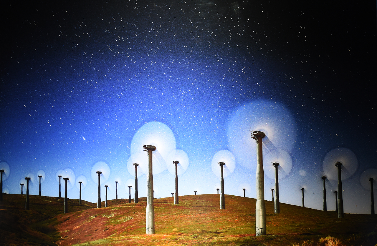21세기 전력망-300개가 넘는 풍력 터빈이 미국 캘리포니아주 테하차피 모하비 풍력단지 언덕에 촘촘히 서 있다.