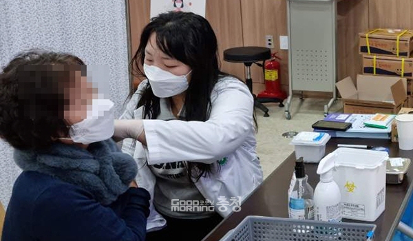 충남 서천군은 관내 체류 외국인을 대상으로 코로나19 백신 접종을 실시한다고 19일 밝혔다. (사진=서천군 제공/굿모닝충청 이종현 기자)