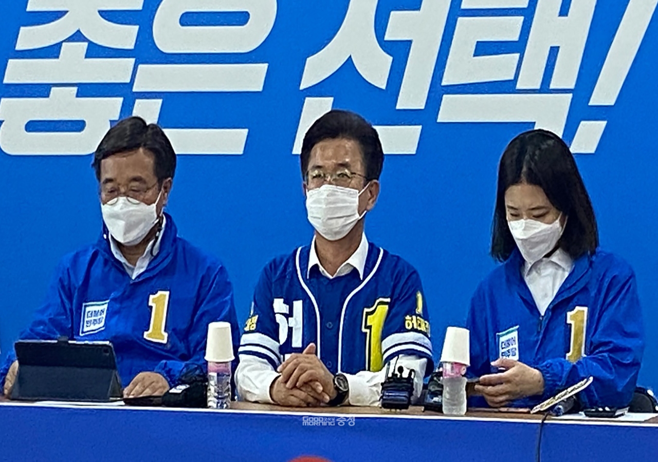 (왼쪽부터) 윤호중 위원장, 허태정 후보, 박지현 위원장/굿모닝충청 김지현 기자