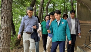 김진오 대전시의원, 통학로 챙기고 등산로 점검